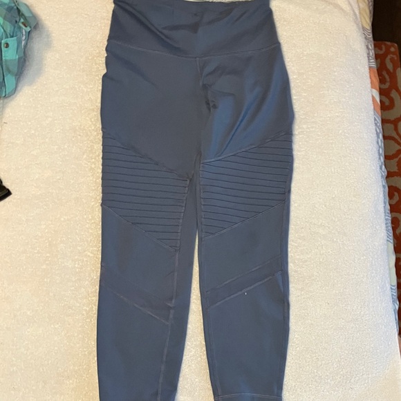 Old Navy high rise moto compression 7/8 leggings - Picture 3 of 9
